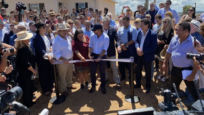 El presidente uruguayo Luis Lacalle Pou participó de la inaguración del realojo del Barrio Kennedy.
