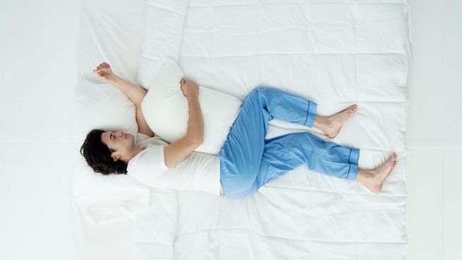 La postura al dormir puede reflejar estados internos y formas de vincularse.