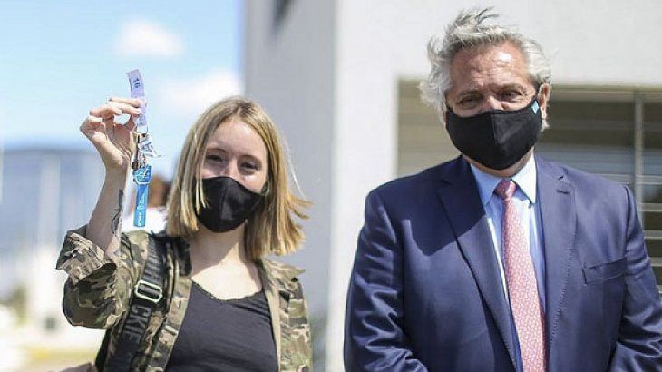 A partir de sus nueve líneas, el Ministerio de Desarrollo Territorial y Hábitat se propone brindar 300 mil soluciones, entre créditos personales e hipotecarios, que van desde el mejoramiento de la vivienda existente hasta viviendas nuevas en desarrollos urbanísticos.