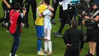 Messi y Neymar se fundieron en un abrazo en la final de la Copa América.&nbsp;