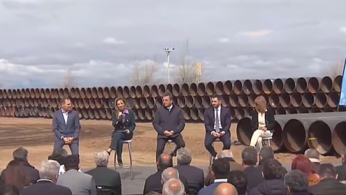 Government launched the reversal of the North Gas Pipeline with an investment of US0 million