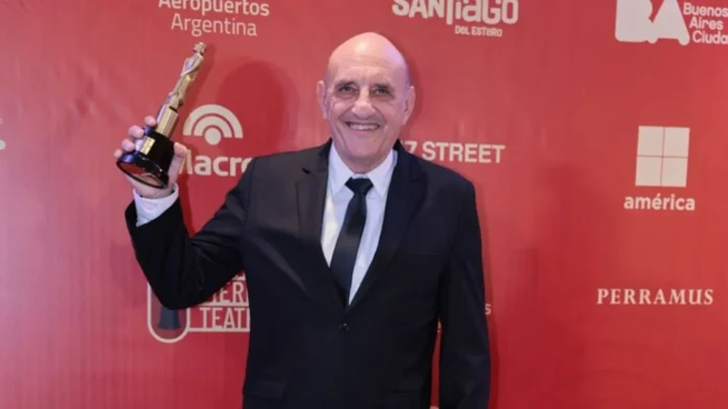 Goity ganó el oro por Cyrano, que se presentó en el teatro oficial: “No desfinancien el INT, es un error. No se equivoquen, es fundamental.