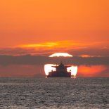 El estrecho de Ormuz, clave para el petróleo global, podría tardar meses en recuperar su operatividad tras la guerra. El estrecho de Ormuz, clave para el petróleo global, podría tardar meses en recuperar su operatividad tras la guerra.