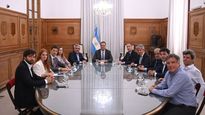 Raúl Jalil firmó en Casa Rosada la adhesión al Régimen de Simplificación de Exportaciones.