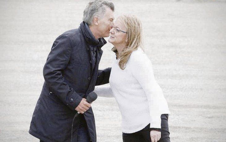 Tensi&oacute;n. En la antesala del traspaso de mando de la Casa Rosada del 10-D, la santacruce&ntilde;a Alicia Kirchner embisti&oacute; contra un decreto de Mauricio Macri que le traba fondos previsionales. La relaci&oacute;n termina con tensi&oacute;n.