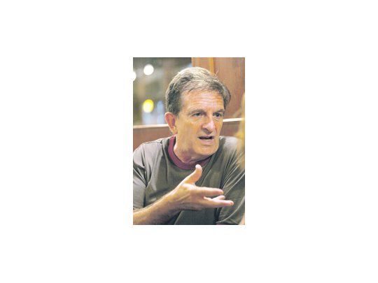Daniel Suárez Marzal, director de «El arco del triunfo» de O’Donnell, se queja de la falta de interés y conocimientos de los estudiantes de cine y teatro.