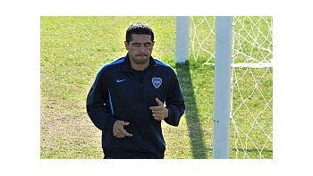 Juan Román Riquelme volvió a entrenar diferenciado pero estará ante River.