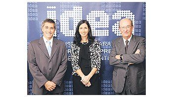 ámbito.com | Gustavo Ripoll (titular de IDEA), Clarisa Estol ( vicepresidente) y Carlos Tramutola (presidente del Coloquio):No hay diferencias en el diagnóstico; falta ponernos de acuerdo en la terapéutica.