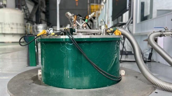 Investigadores chinos en Hefei desarrollan un imán superconductor que alcanza los 351.000 gauss.&nbsp;