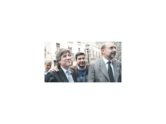 El ministro de Economía y candidato a vicepresidente de Cristina de Kirchner, Amado Boudou, se mostró ayer en Santa Fe con la cabeza de lista del Frente para la Victoria provincial, Omar Perotti.