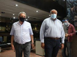 Mesa chica. La dupla de conducción de CGT, Acuña y Daer, dio un guiño al acuerdo precios-salarios. Mesa chica. La dupla de conducción de CGT, Acuña y Daer, dio un guiño al acuerdo precios-salarios.