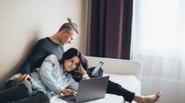 dia de los enamorados: ¿es sano tener una relacion en el trabajo?