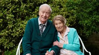 Michael Caine y Glenda Jackson: él anunció su retiro, ella murió poco después del rodaje.