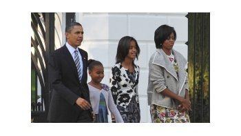 Obama asistio junto a su familia a la iglesia de los presidentes.