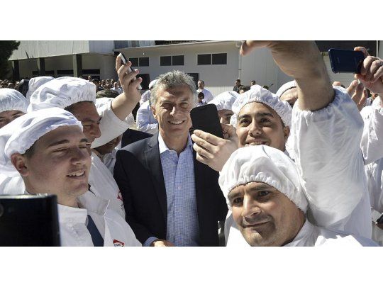 Si queremos reducir la pobreza, eso se logra con trabajo, trabajo y trabajo. Mejorando la educación, para que el trabajo sea cada vez mejor y siempre trabajo, enfatizó Macri.