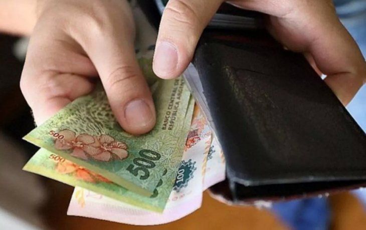 Los salarios del mes de enero ya arrancan con negociaciones que incluyen bonos. Los salarios del mes de enero ya arrancan con negociaciones que incluyen bonos.