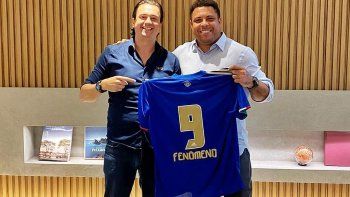Ronaldo y el actual presidente de Cruzeiro.
