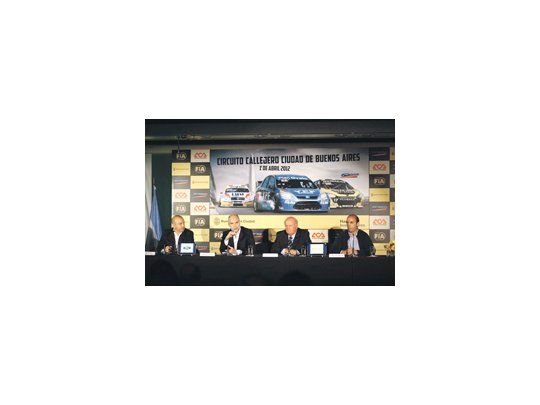 Las autoridades del Gobierno de la Ciudad de Buenos Aires, de ACA y del TC2000 presentaron la carrera que se desarrollará el próximo 1 de abril por las calles de la Capital Federal.
