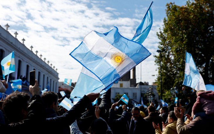 Sin pena ni gloria pasó para los mesadineristas el festejo del (¿Pacto?) del 25 de Mayo.