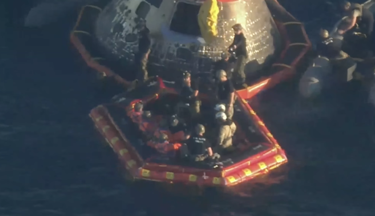 Los astronautas regresaron tras diez días de misión. Los astronautas regresaron tras diez días de misión.