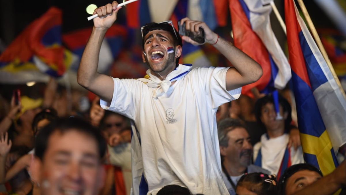Montevideo vibrated with the celebrations for the victory of the Frente Amplio