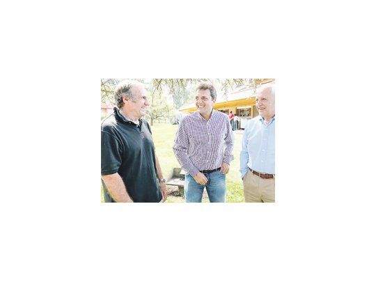 Sergio Massa mostró a Roberto Lavagna y a Carlos Reutemann en el Día de la Lealtad peronista. Fue en el partido de Rojas .