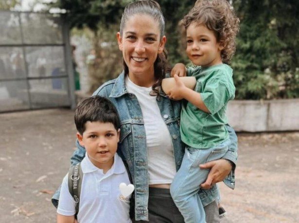 Juana Repetto junto a sus dos hijos: Toro y Belisario. 