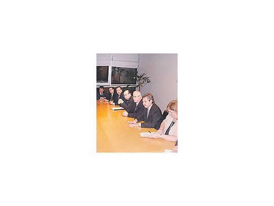 Nuevamente caras largas durante la reunión que Jorge Taiana, Alberto Fernández y ambientalistas de Entre Ríos mantuvieron ayer en Cancillería. No se aceptó pedido de levantar bloqueos.