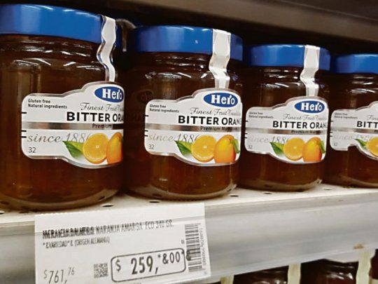 Góndolas. En los supermercados se pueden encontrar ofertas de cervezas y dulces alemanes, condimentos norteamericanos, chocolates y fideos, entre otros.