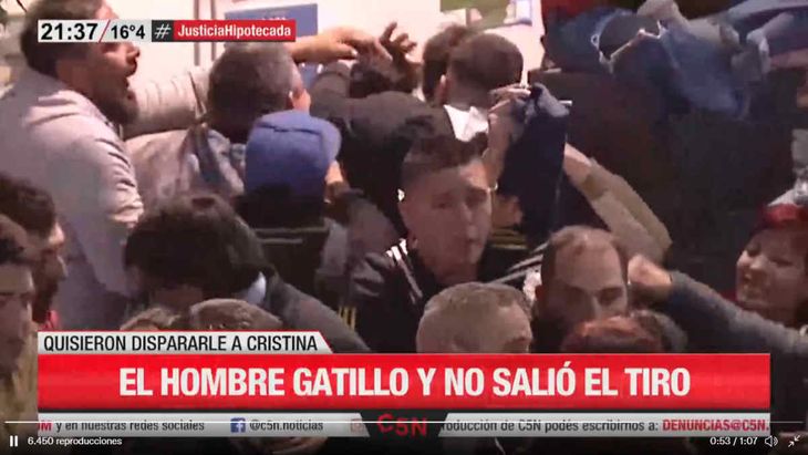 El momento en que intentaron disparar un arma a centímetros de Cristina Kirchner