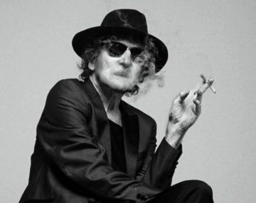Un repaso por lo mejor de la música de Charly. Un repaso por lo mejor de la música de Charly.