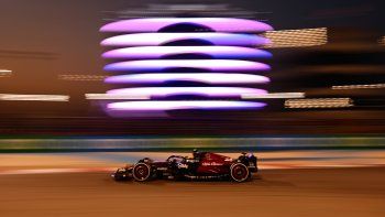 Zhou, con su Alfa Romeo, fue el más rápido del día en Sakhir.