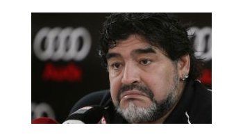 Multado y suspendido. Maradona fue sancionado por indisciplina en los Emiratos Árabes Unidos.