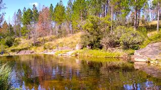 Un pequeño destino serrano ofrece naturaleza y tranquilidad para una escapada inolvidable.