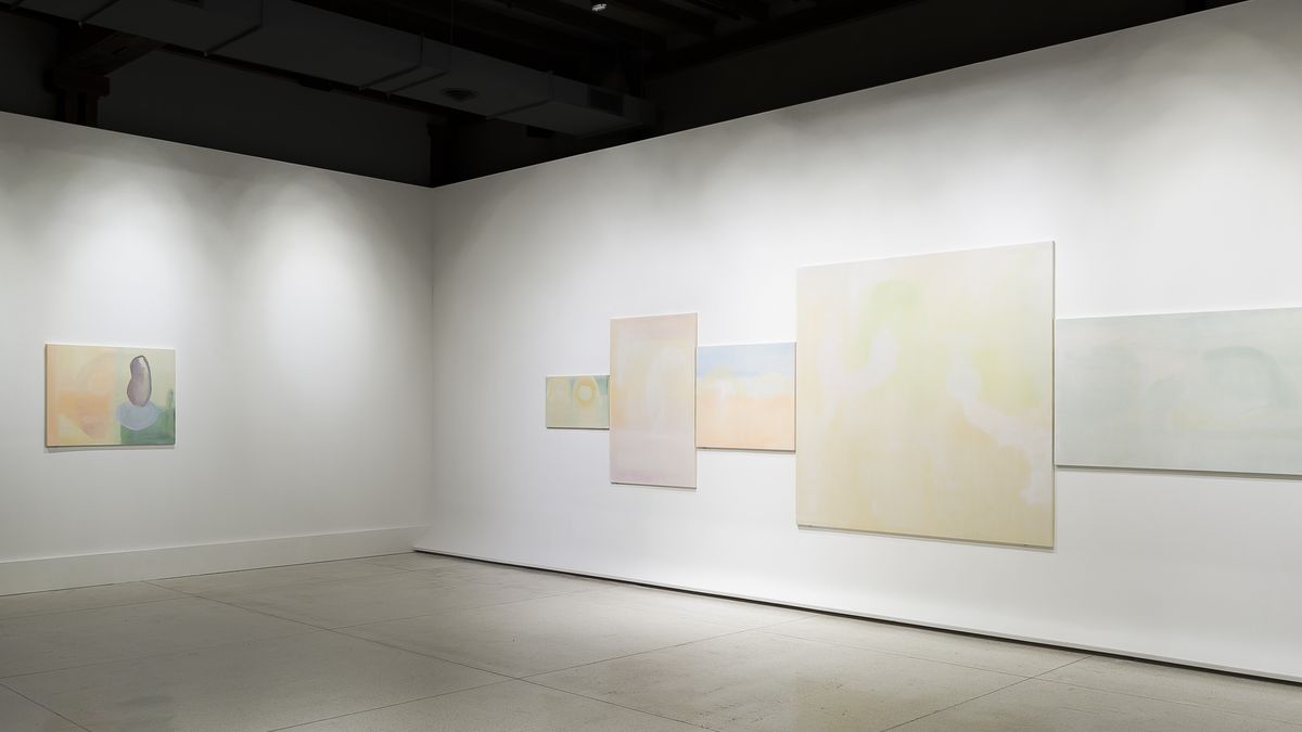 Paola Vega: the gentle lightness of her large oil paintings