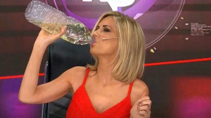 A&nbsp;pesar de las advertencias de las autoridades sanitarias, Viviana Canosa bebi&oacute; en vivo y por televisi&oacute;n un l&iacute;quido que dijo era Di&oacute;xido de Cloro, un producto qu&iacute;mico prohibido en la Argentina y muy peligroso para la salud.&nbsp;