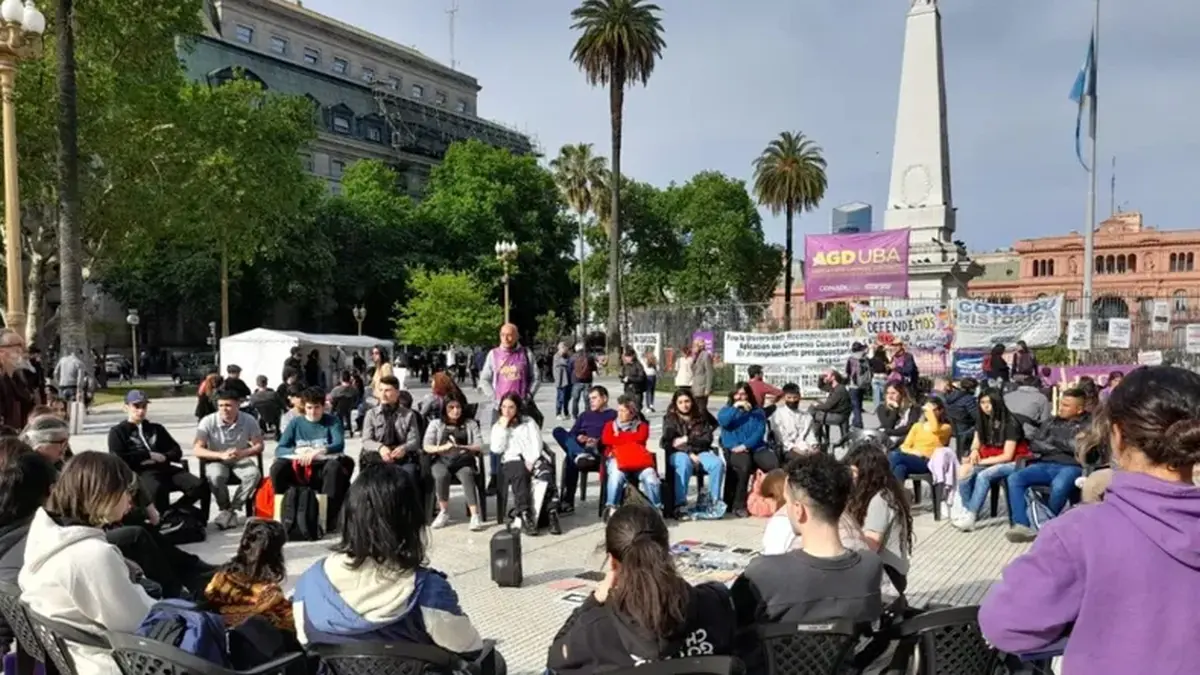 Sigue el paro docente en la UBA en reclamo de mejoras salariales con ...