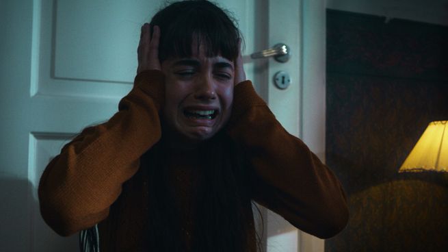 Luis Machín interpreta a un funerario atormentado en esta película de Prime Video donde el horror se esconde en cada rincón de una casa familiar.