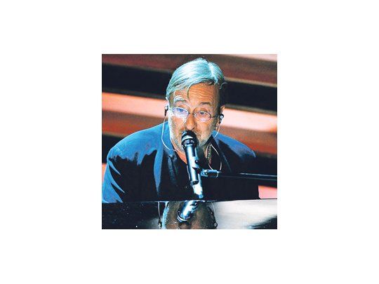 Lucio Dalla, el famoso cantautor que compuso «Caruso», entre otros éxitos, murió en Montreux a los 68 años al término de un concierto.