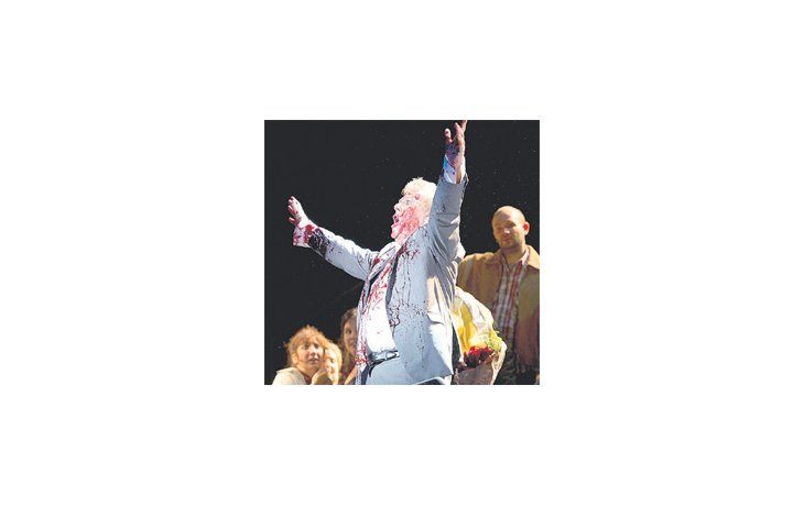 ámbito.com | Peter Coleman Wright  como Calígula. La partitura de Glanert es efectiva en la plasmación musical de la esencia de la pieza de Albert Camus.