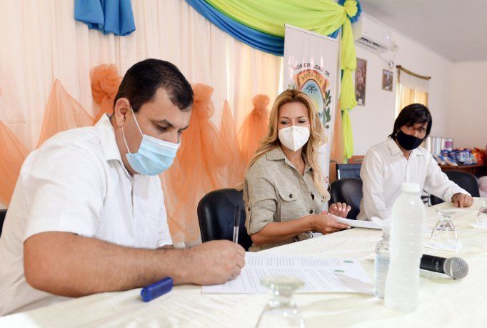 La primera dama Fabiola Yañez realizó un "enlace solidario" entre la constructora Tabay S.A y el municipio de Santa Ana, en la provincia de Misiones, para la provisión de agua potable.