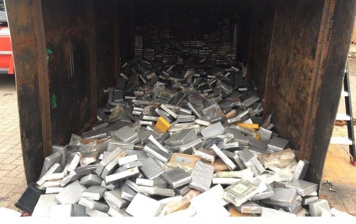 FGP Limburg encontró 11,5 toneladas de cocaína en 5 contenedores de chatarra.