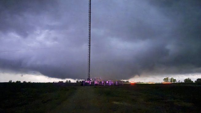 El tornado causó grandes destrozos en la ciudad de Plevna.