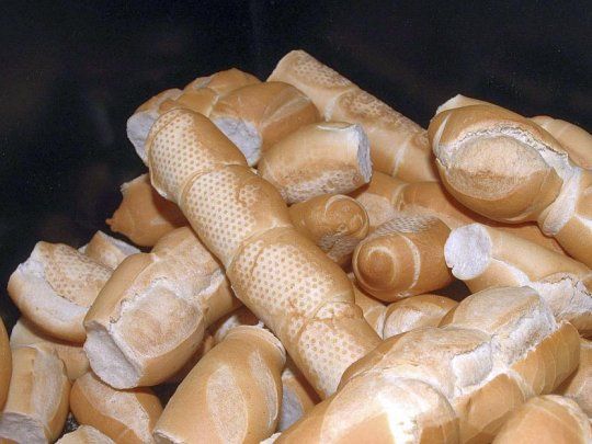 El valor de la bolsa de harina de 50 kilos que compran las panaderías pasó de $230 en febrero de 2018 a $1.500 en la actualidad, por lo que ascendió 552,17% en un año y medio, mientras el precio del pan subió 100% en ese mismo período.