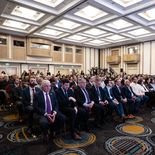 Durante un encuentro del sector exportador, del que participó Yamandú Orsi, se plantearon preocupaciones sobre el valor del dólar. Durante un encuentro del sector exportador, del que participó Yamandú Orsi, se plantearon preocupaciones sobre el valor del dólar.