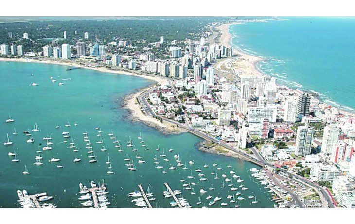 ámbito.com | PUNTA DEL ESTE. La ciudad estrella de Uruguay espera menos turistas argentinos este año. Lo mismo ocurrirá con las otras ciudades balnearias, Preocupa además la economía de Brasil.
