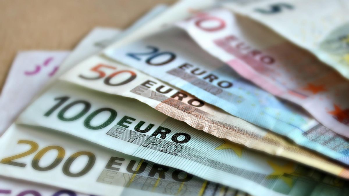 The euro returns to parity as investor confidence improves