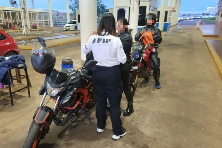 Aduana: intentó ingresar cocaína valuada en u$s8.000 y quedó detenido