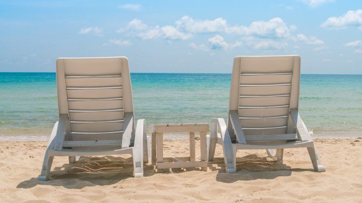 Este verano, para la playa o el río no hay nada más cómodo que dos buenas reposeras. Este verano, para la playa o el río no hay nada más cómodo que dos buenas reposeras.