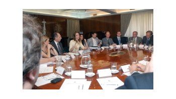 La ministra de Industria y Turismo, Débora Giorgi, recibió a más de 20 ejecutivos de empresas fabricantes de celulares radicadas en Tierra del Fuego.